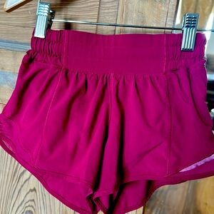 2.5 Lululemon low rise hotty hot shorts size 0